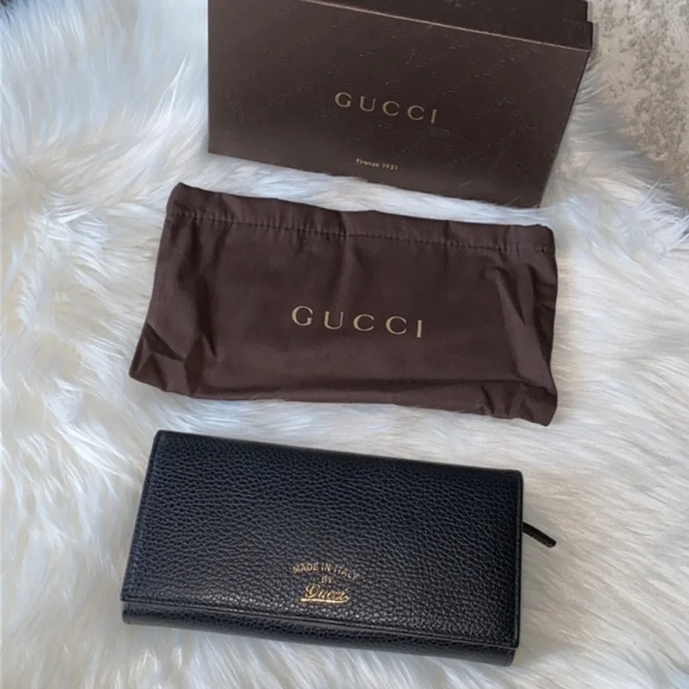 GUCCI NEW W. INCLUSIONS ⭐️🌑⭐️SWING PEBBLED LEATHER LONG TRI-FOLD OVER WALLET NWT